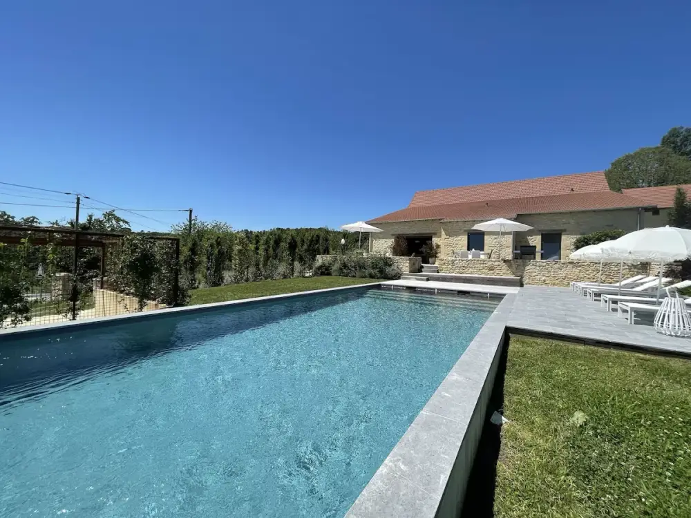 Piscine privée du gîte Les Charmes des Maisons de Salon pour 6 personnes Piscine privée du gîte Les Charmes des Maisons de Salon pour 6 personnes