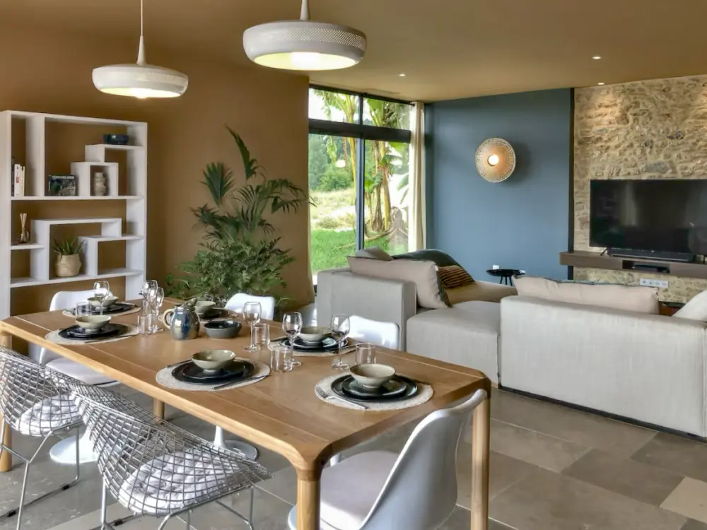 Séjour du gîte Les Charmes des Maisons de Salon pour 6 personnes Séjour du gîte Les Charmes des Maisons de Salon pour 6 personnes