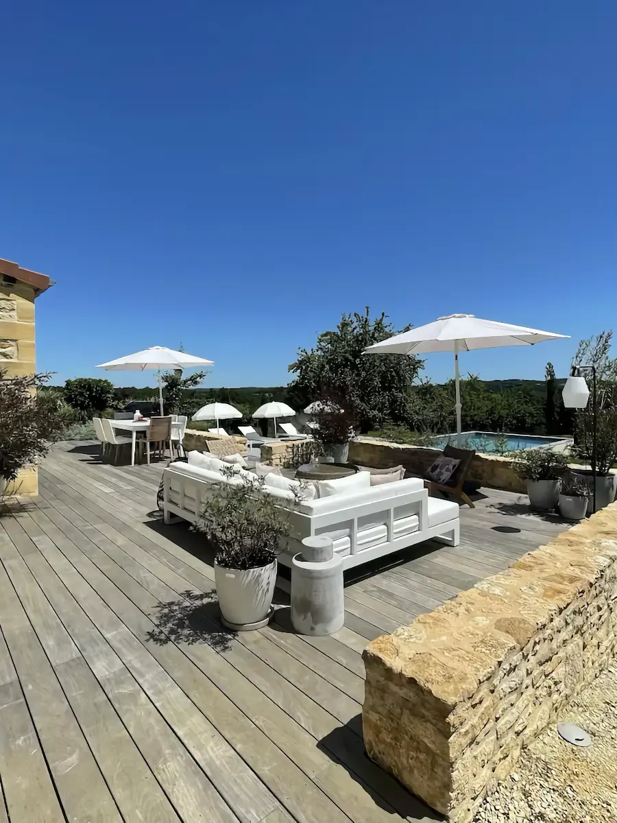 Terrasse de la Maison Les Charmes pour 6 personnes à louer près de Montignac-Lascaux Terrasse de la Maison Les Charmes pour 6 personnes à louer près de Montignac-Lascaux