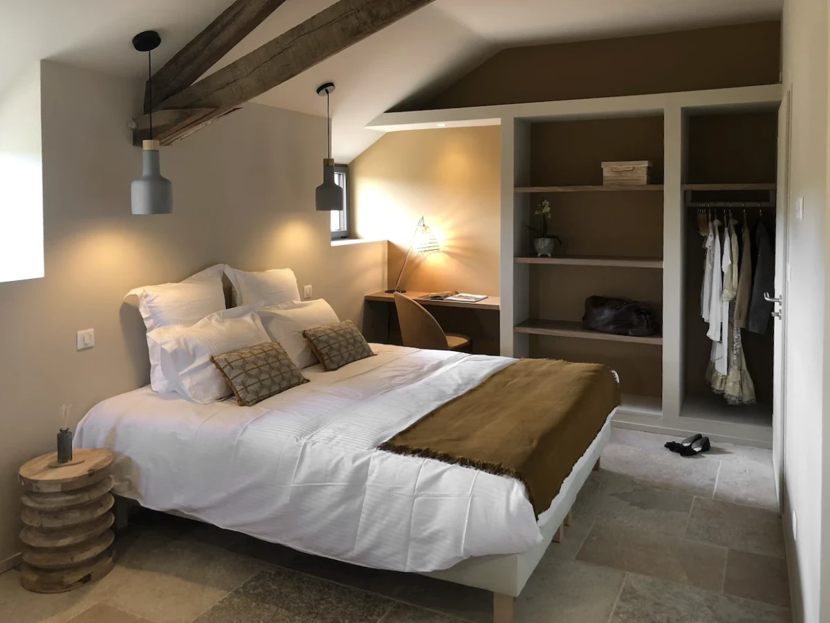 Chambre triple du gîte Les Marronniers des Maisons de Salon pour 5 personnes Chambre triple du gîte Les Marronniers des Maisons de Salon pour 5 personnes