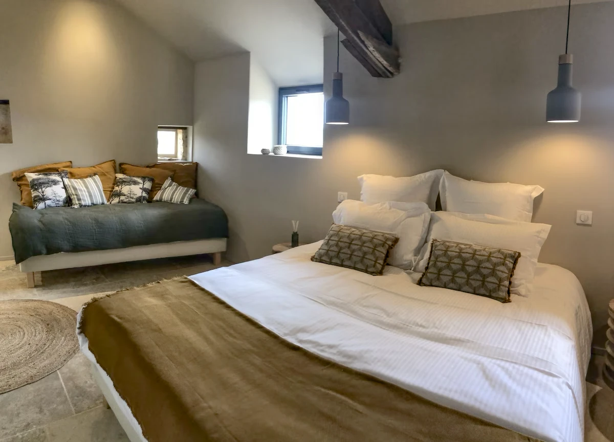 Chambre triple du gîte Les Marronniers des Maisons de Salon pour 5 personnes Chambre triple du gîte Les Marronniers des Maisons de Salon pour 5 personnes
